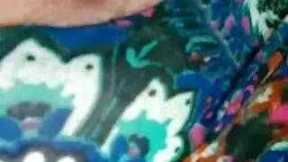 ثدي ضخم يلعب ضدك في جلسة حظ جنسية صريحة