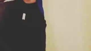 فتاة صغيرة تستمنى وتمارس الجنس الجماعي في مشهد إباحي قاسي