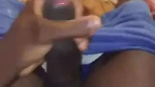 فارس أسود يضاجع اثنتين من الثنائيات الساخنات في مشهد إكس إكس إكس