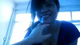 استمناء قضيبي حتى أفرغ نافورة سميكة من المني