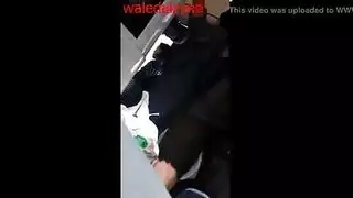 فتاة محجبة تتعرض لجماع خفي في حافلة مزدحمة