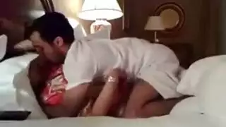 مهرجان جنسي ليلة الدخلة: العروس تبلع المني في أول فيلم إباحي عربي