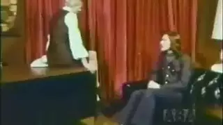 جنس صريح بالطراز القديم: طالبات عاهر يمارسن الجنس الثنائي في مكتبة المدرسة