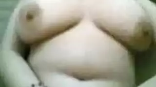 الجمال الناضج يحصل على شرج قاسي وحفر مهبلي