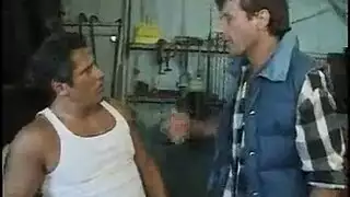 حبيبة كرتونية تئن بينما تُضرب بقوة