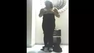 هو يتوق لكسها أمسكه وناكها بقوة