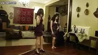 الراقصة جوهرة: مشهد مص قضيب إباحي كامل مع فتى مصري مفتول