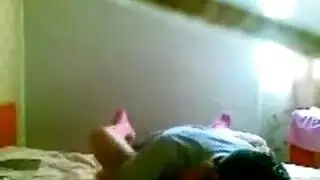 جلسة جنس خشنة: ضرب مهبلها الضيق