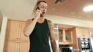 سكس فرنسي صريح: مؤخرة مذهلة في جلسة جنس عنيف