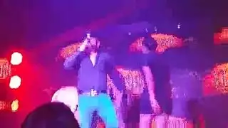 زوجة الأب ممتلئة الجسم عارية تمامًا في مشهد صريح