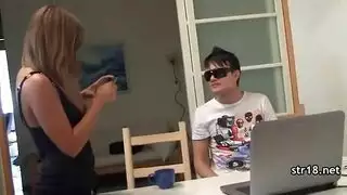 الحلمات الوحش الديك كس تمتد