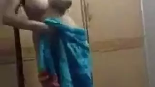 عاشق عراقي يملأ فرج صديقته الضيق ذو الصدر الكبير