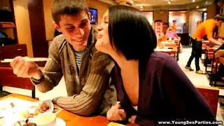 حفلة تبادل الأزواج: زوجان يتبادلان الشركاء ويمارسان الجنس بكل الثقوب