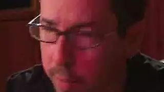 ممرضة لعوبة تمارس مداعبة الصدر لا يتوقف عن مص حلماتها الصلبة