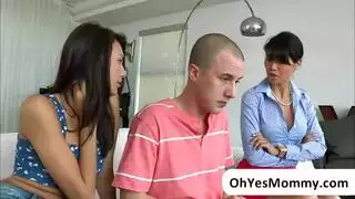 تدليك مهبلي يومي لهذه المراهقة الساخنة