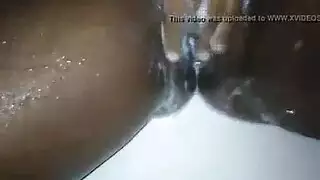 رطبة ومستعدة: كس مصمم للاختراق العميق