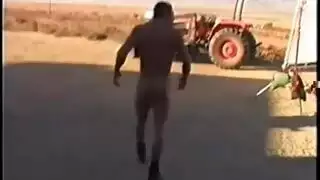 إباحية عنيفة خارجية: جنس في حقل عنب مع فتاة ممتلئة الصدر