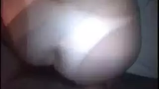 ممثل إباحي ينزلق بإصبعه عميقًا في فرج هيفاء