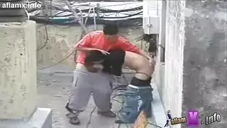 سكس خارجي: جارة عاهرة تتوسل لقضيب مصري على السطح