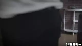 مجنده أمريكيه تغتصب رجل