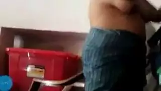 تسريب فيديو جنسي من هاتف مسروق: زوج عربي يمارس الجنس بقوة مع زوجته