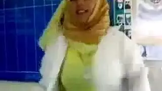 خيال جنسي لشاب مع محجبة: شرج وجنس فموي في المدرسة