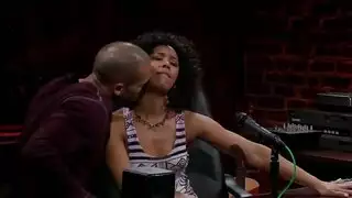 مؤخرة كبيرة لفتاة الراديو تحصل على جماع عنيف من معجب