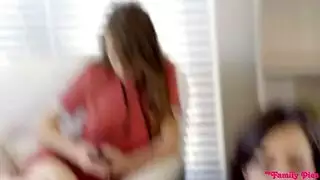 شهوة أبي المحرمة: يضاجع بناته