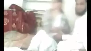 عشاق باكستانيين وعراقيين في حركة إباحية مثيرة