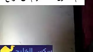 كوجر مغربية تأخذ عظمًا قاسيًا وقوفًا وانبطاح