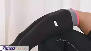 المدرب لا يقاوم – تمص زبه ثم تنيكها بعنف