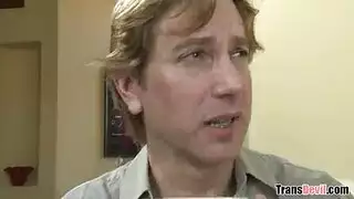 مربية عابرة جنسياً تأخذ نيك مزدوج قاسي
