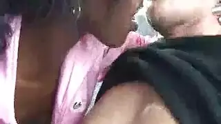 صحاري صعب: سمراء مرضعية ثلاثي مع تداخل مزدوج