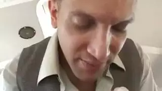 حفلة جنس مدرسية متحركة: ثنائي شقراوان تمص القضيب وتمارس السحاق