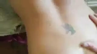 لقاء من موقع إباحي يتحول إلى حفلة جماع عنيف مع ممارسة الجنس الفموي العميق