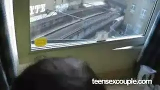 طيز فقاعية ضخمة تتدمر في فيلم جنسي خشن