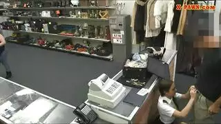 لا يصغي ويملؤها بسائله المنوي